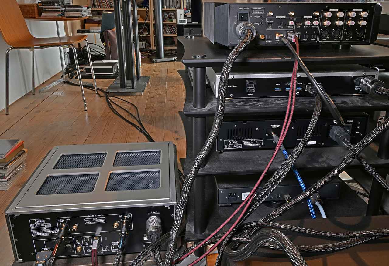 画像: 「DMP-A10」のUSB出力をソウルノートのSACD/CDプレーヤー＆USB DACの「S3 Ver.2」に入力してD/A変換を行い、アナログXLR出力をオクターブのプリアンプ「Jubilee Pre」に送っている