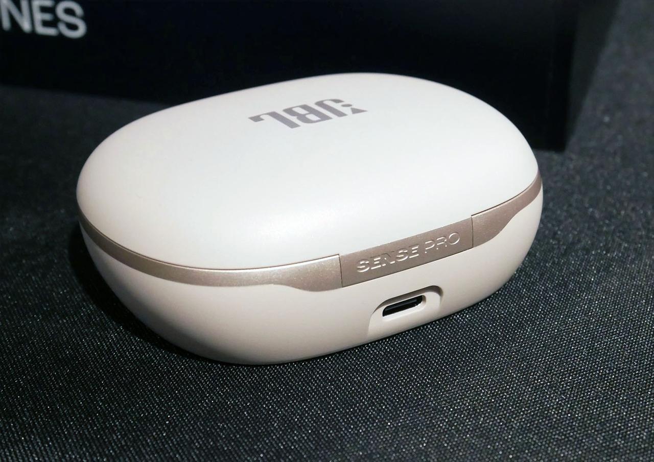 画像: 充電ケースはUSB-Cとワイヤレスの2方式に対応する