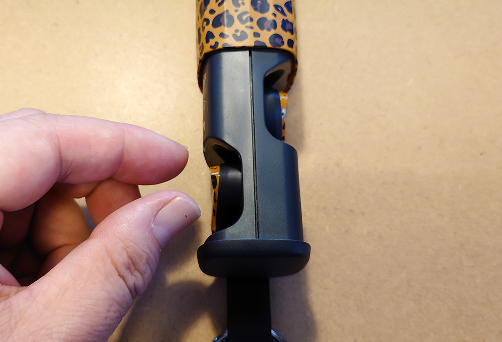 画像: クリップを自分の方に向けた時が、イヤホンが取り出しやすい