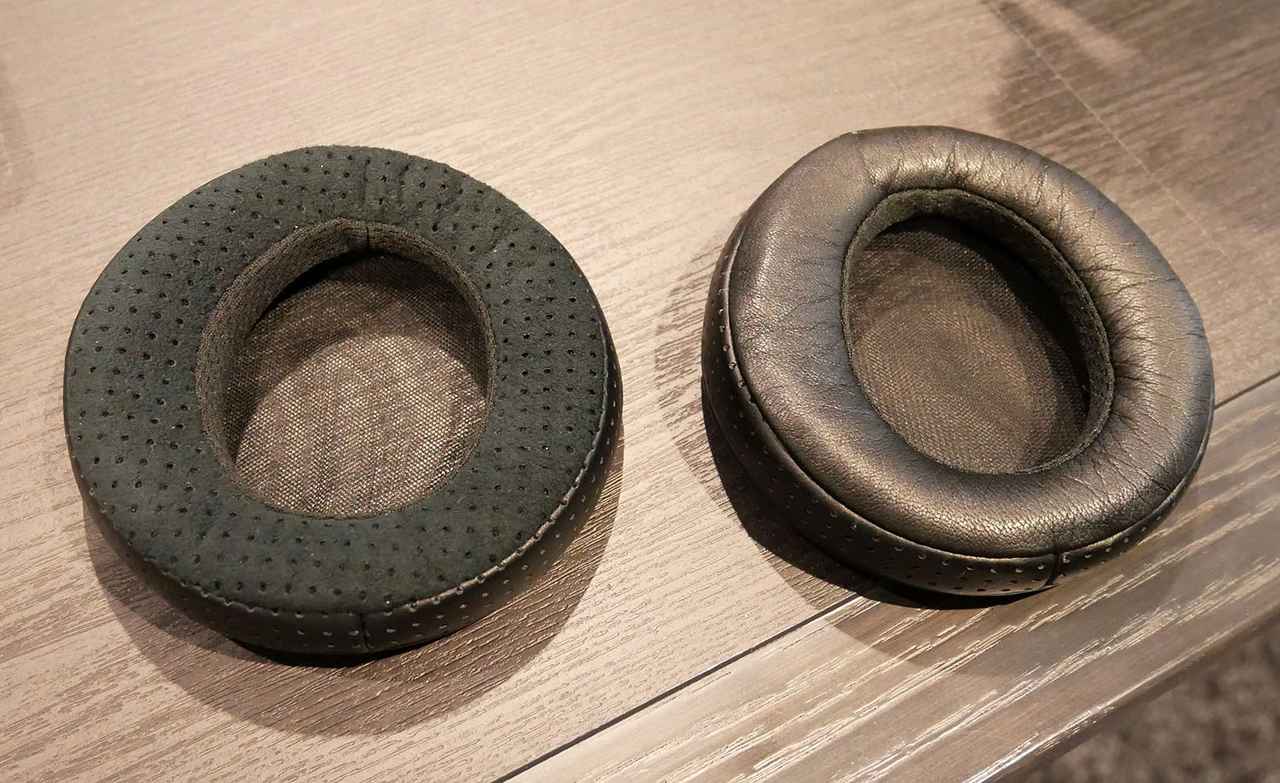 画像: YH-4000用のイヤーパッド(左)とYH−5000SE用のレザータイプ(右)