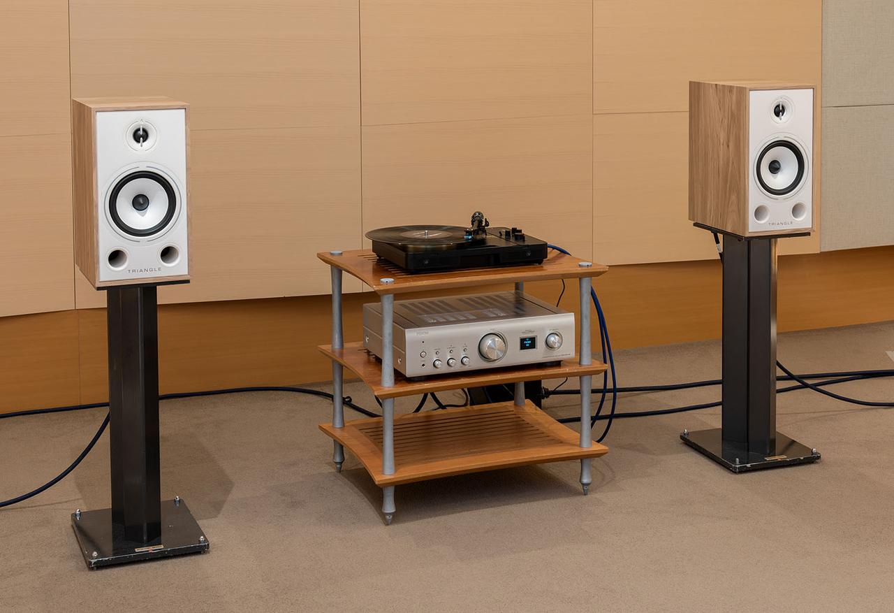 画像: 今回は、handytraxx1bitに、デノンのプリメインアンプ「PMA-900HNE」とトライアングルのスピーカー「Borea BR03」というシンプルなシステムを構築した。このサイズ、価格帯であればこれからオーディオに取り組みたいという方も嬉しいだろう