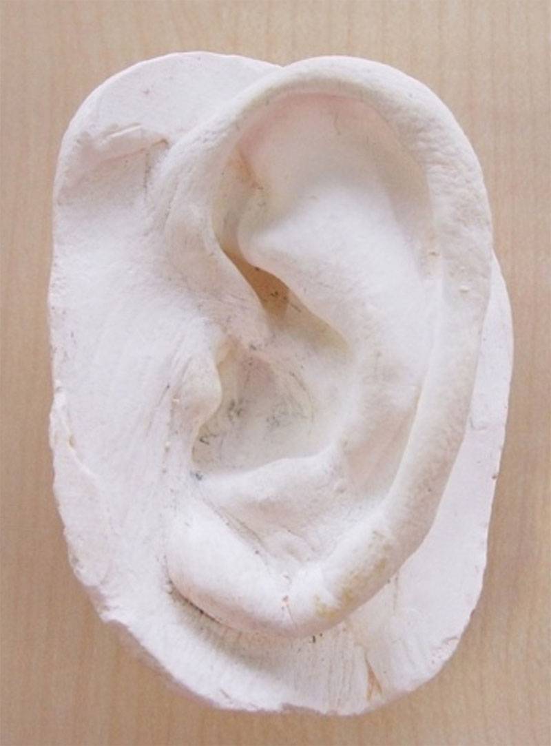 画像: 初代耳型職人の採取した井深大氏（ソニー創業者の一人）の石膏耳型