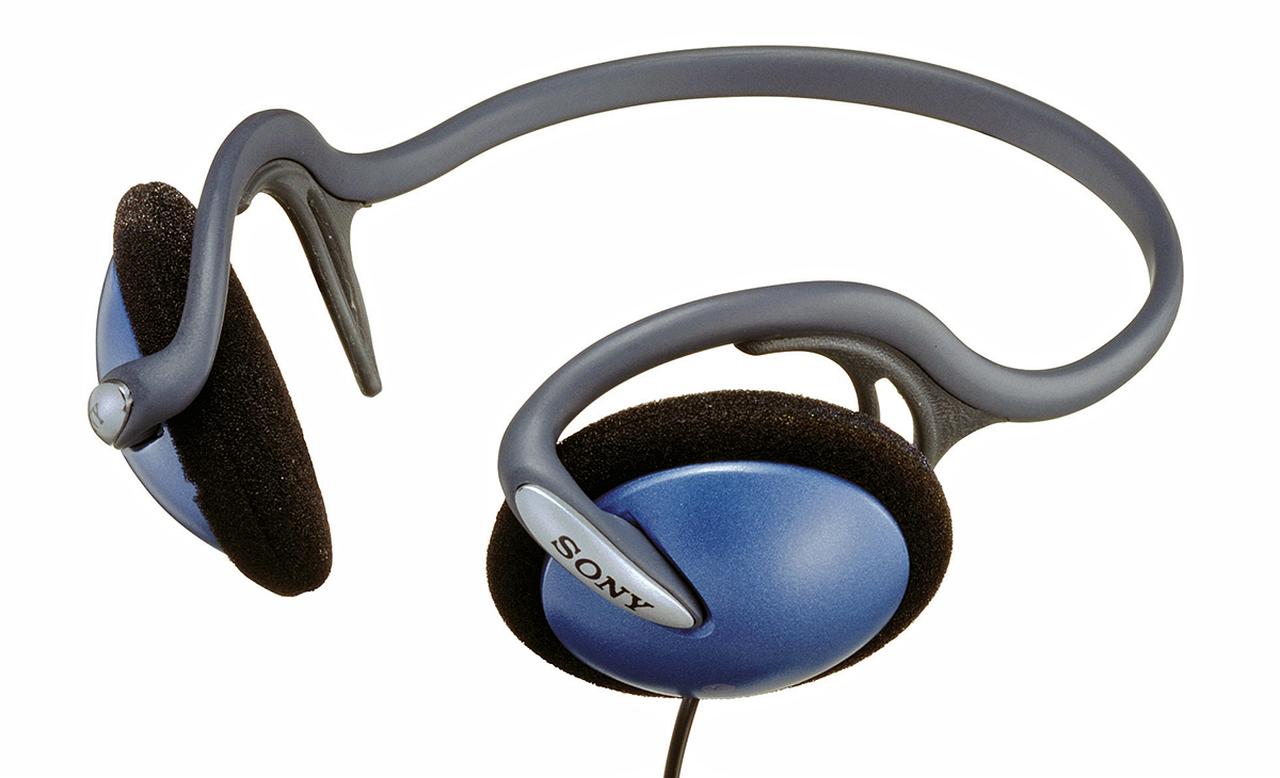 画像: 「MDR-G61」（1997）