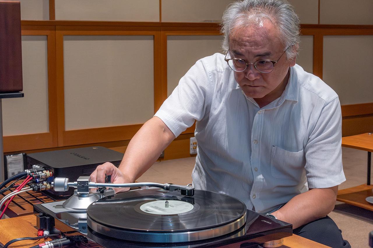 画像: ティアックの担当者氏が持ってきてくれた貴重なアナログレコードも多く聴かせていただいた