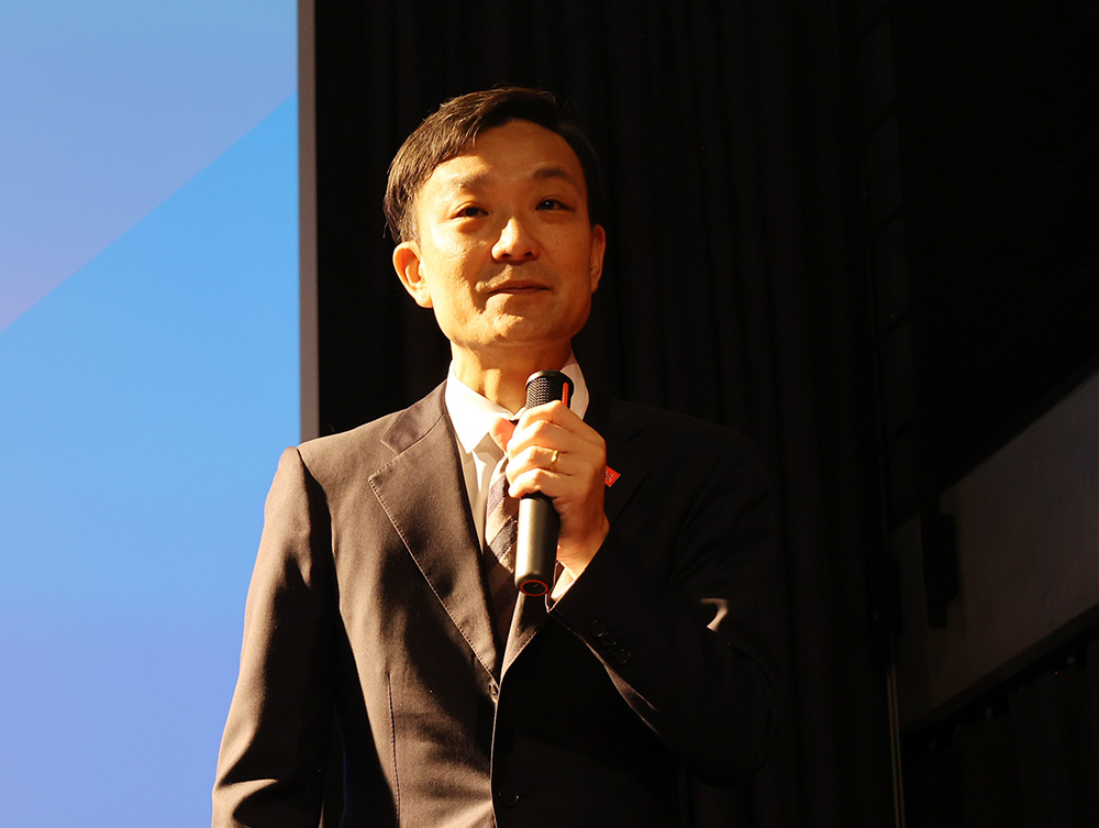 画像2: JBL初のイヤーカフ型完全ワイヤレスイヤホン「JBL Soundgear Clips」が発表。音場感に優れ、パワフルなJBLサウンドが楽しめる。ほか、今秋に発売予定の新製品を一挙ラインナップ