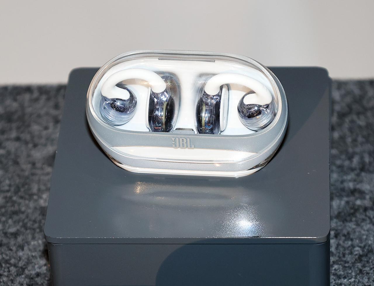 画像2: JBLからブランド初のイヤーカフ型完全ワイヤレスイヤホン「JBL Soundgear Clips」が9月25日に発売。スケルトンデザインで美しさも兼ね備える