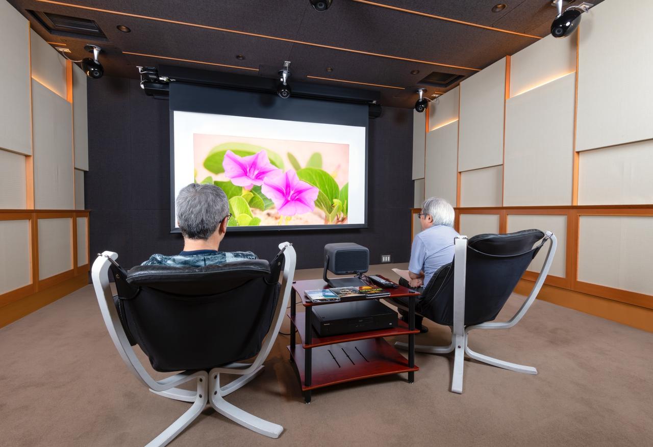 画像2: 大注目！JMGO製ジンバルスタンド型4Kレーザープロジェクター4モデル徹底比較