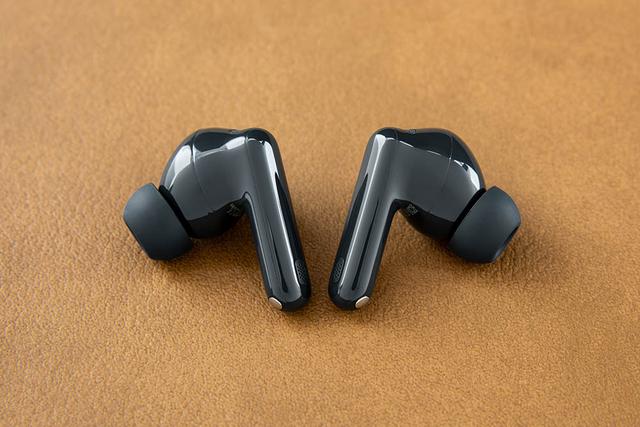 画像2: 【PR】ファーウェイから、上級機に迫る音質とノイキャン性能を実現した完全ワイヤレスイヤホンの超コスパモデル「HUAWEI FreeBuds 7i」が登場。最速レビューをお届け！