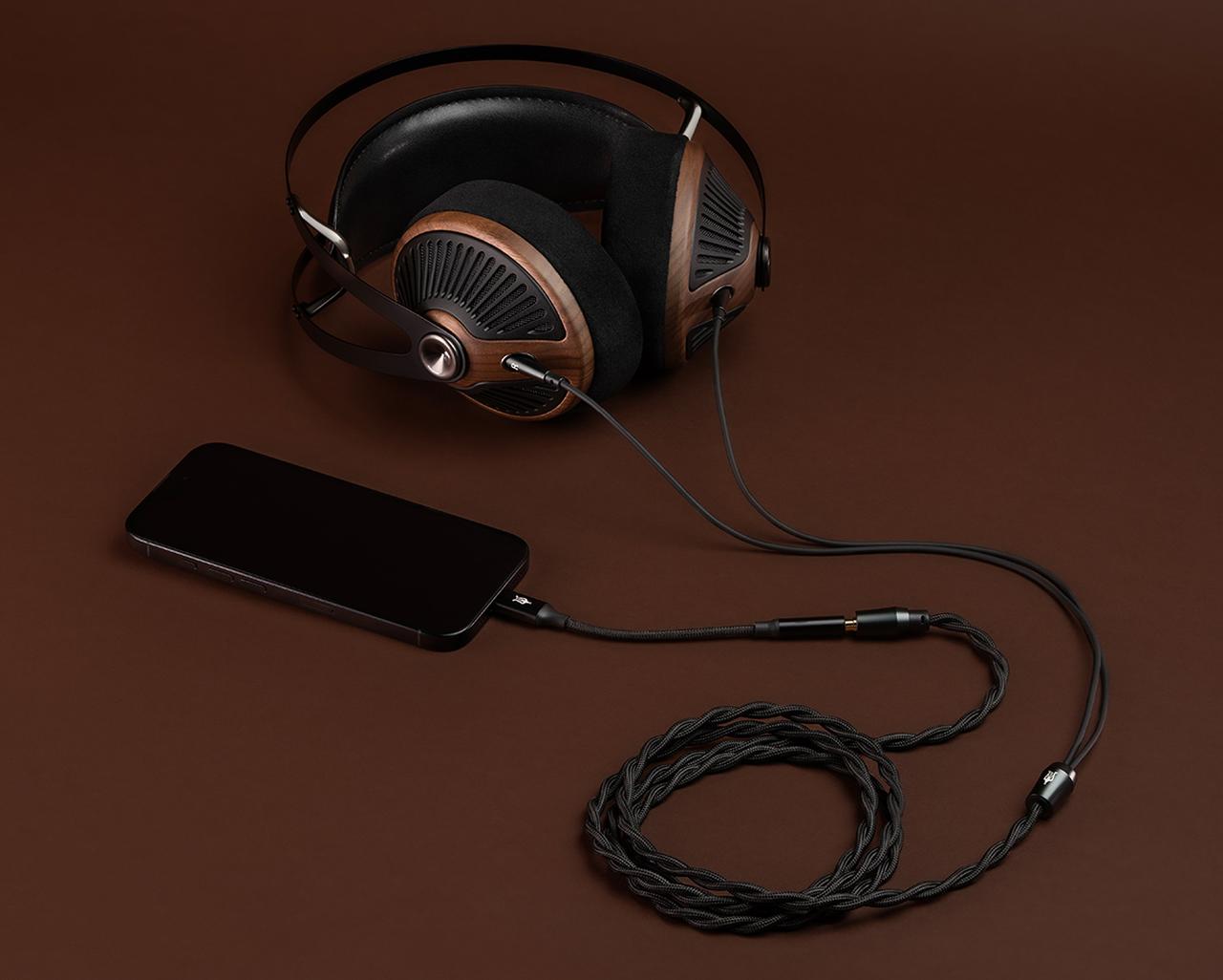 画像2: Meze Audioから、ミッドセンチュリー・モダンの美学をまとったヘッドホン「105 SILVA」が登場。一音一音に生命を吹き込み、音楽体験を刷新する