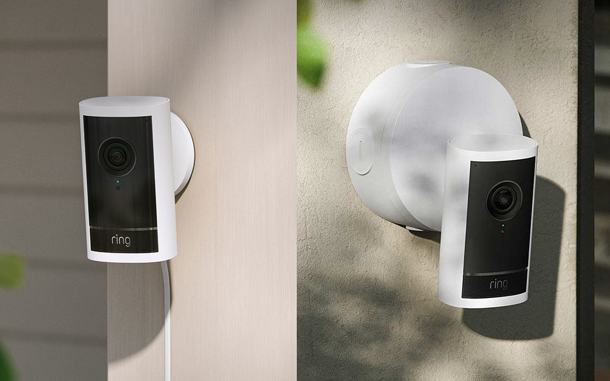 画像: 「Ring Outdoor Cam Pro」の電源アダプターモデル(左)とPoEモデル(右)