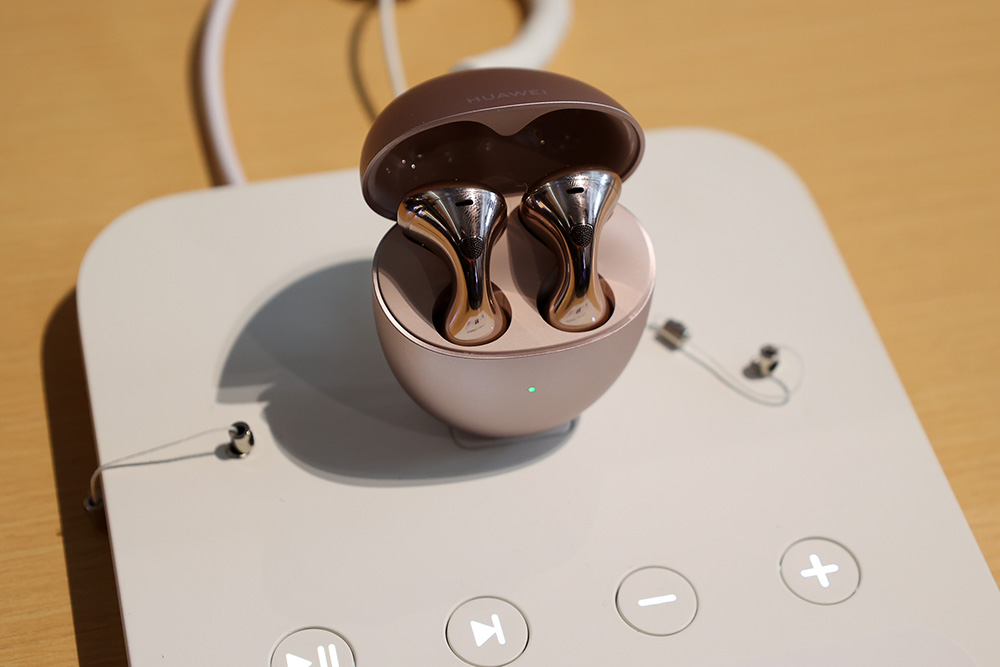 画像: HUAWEI FreeBuds 6の新色ローズゴールドも発表された