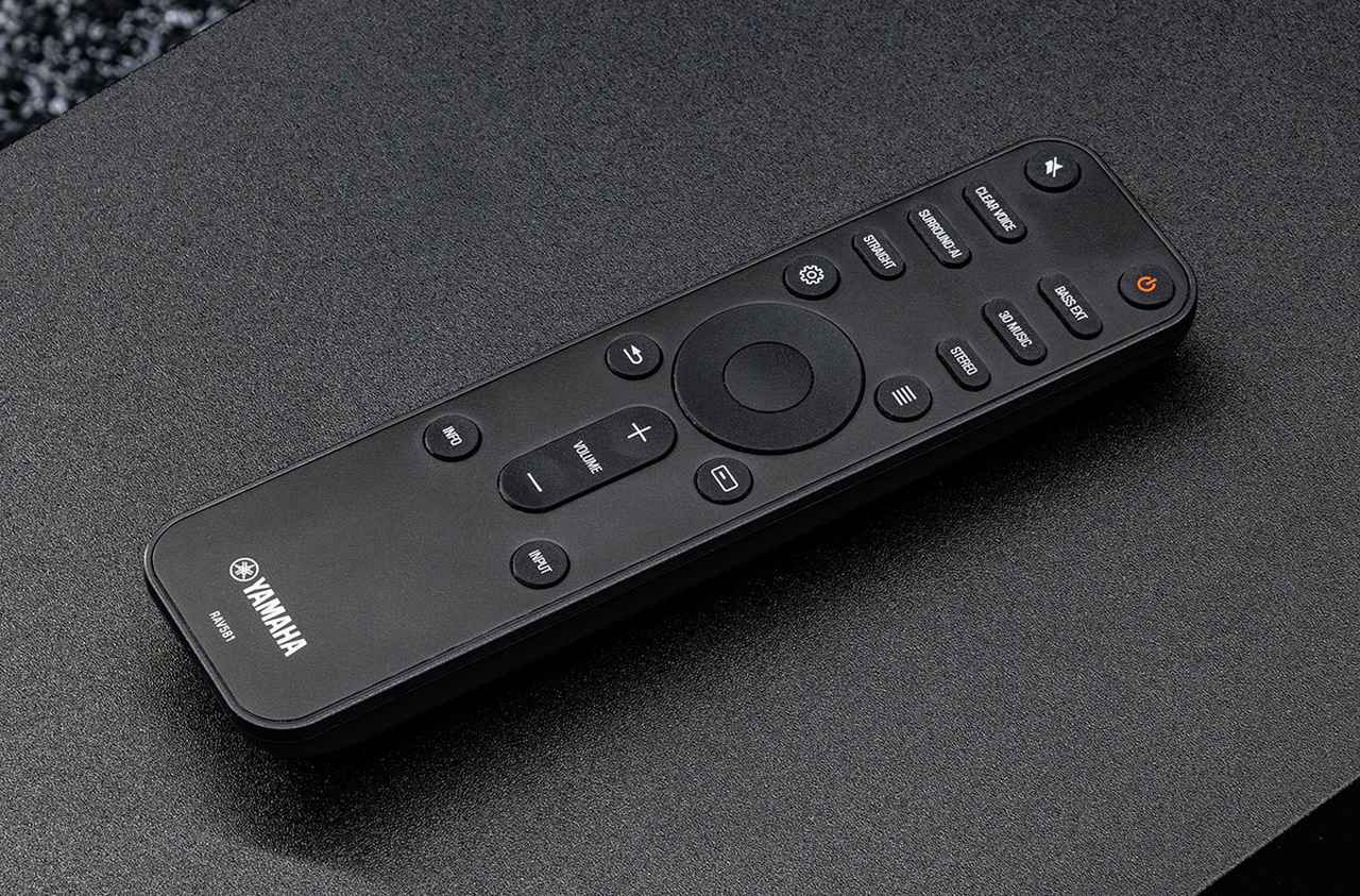 画像: 付属リモコンでは4種類のサウンドモードのダイレクト切り換えやボリューム調整、各種設定が行える