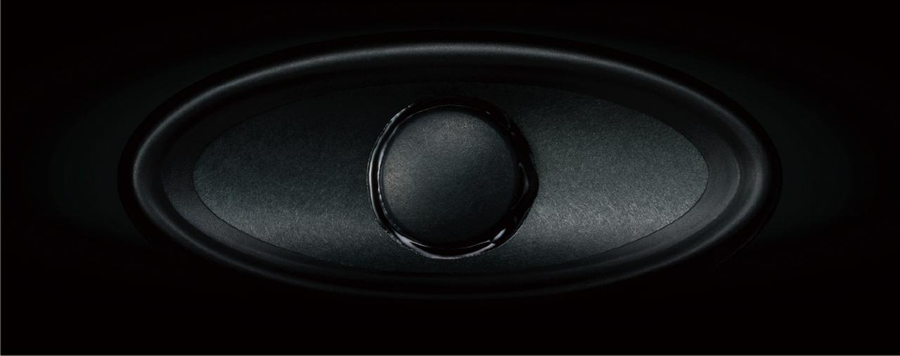 画像: 新開発されたアイシェイプド・オーバル・スピーカー。従来の楕円型よりも高い音圧を備えながら、忠実な音を再現することを目指して開発された