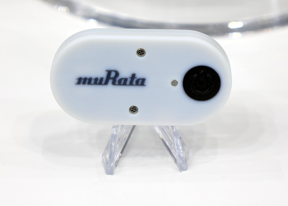 画像: 「生体音響センサー」のサンプル。首筋などにつけると、心音などが測定できる