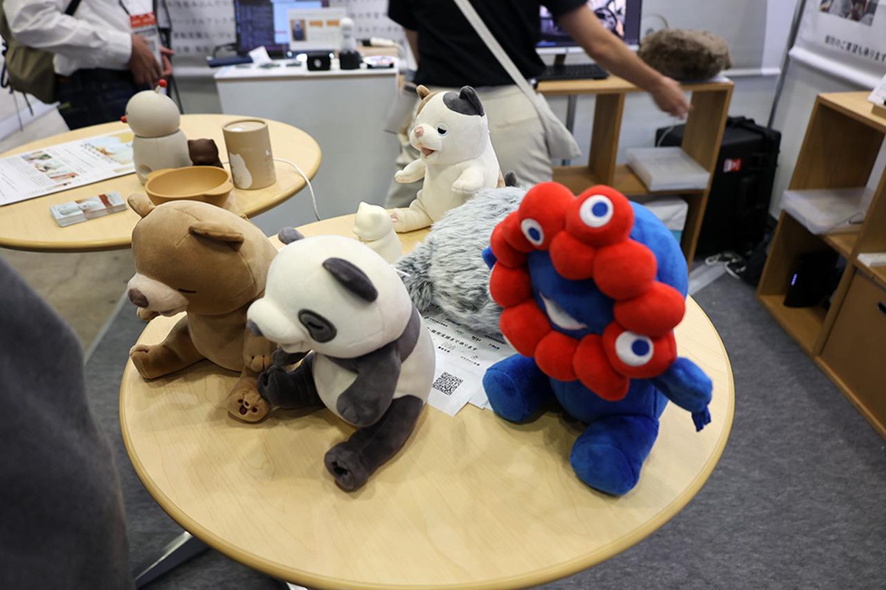 画像: ユカイ光学では、指を口に入れると甘噛みしてくれる「甘噛みハムハム」が増殖。ミャクミャクモデルは人気を集めていた