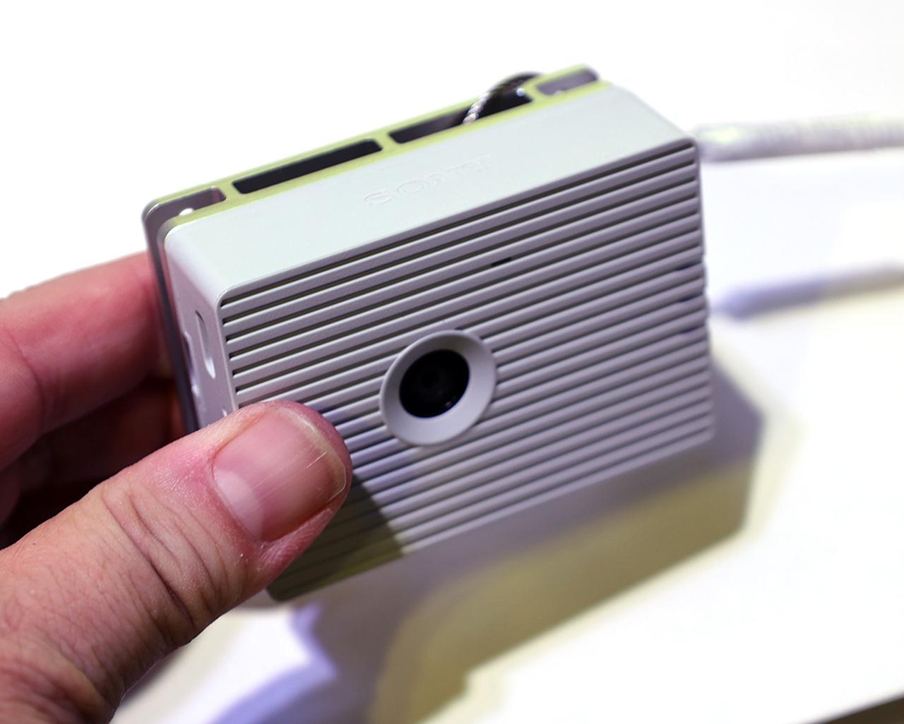 画像: 大きさは名刺サイズほど