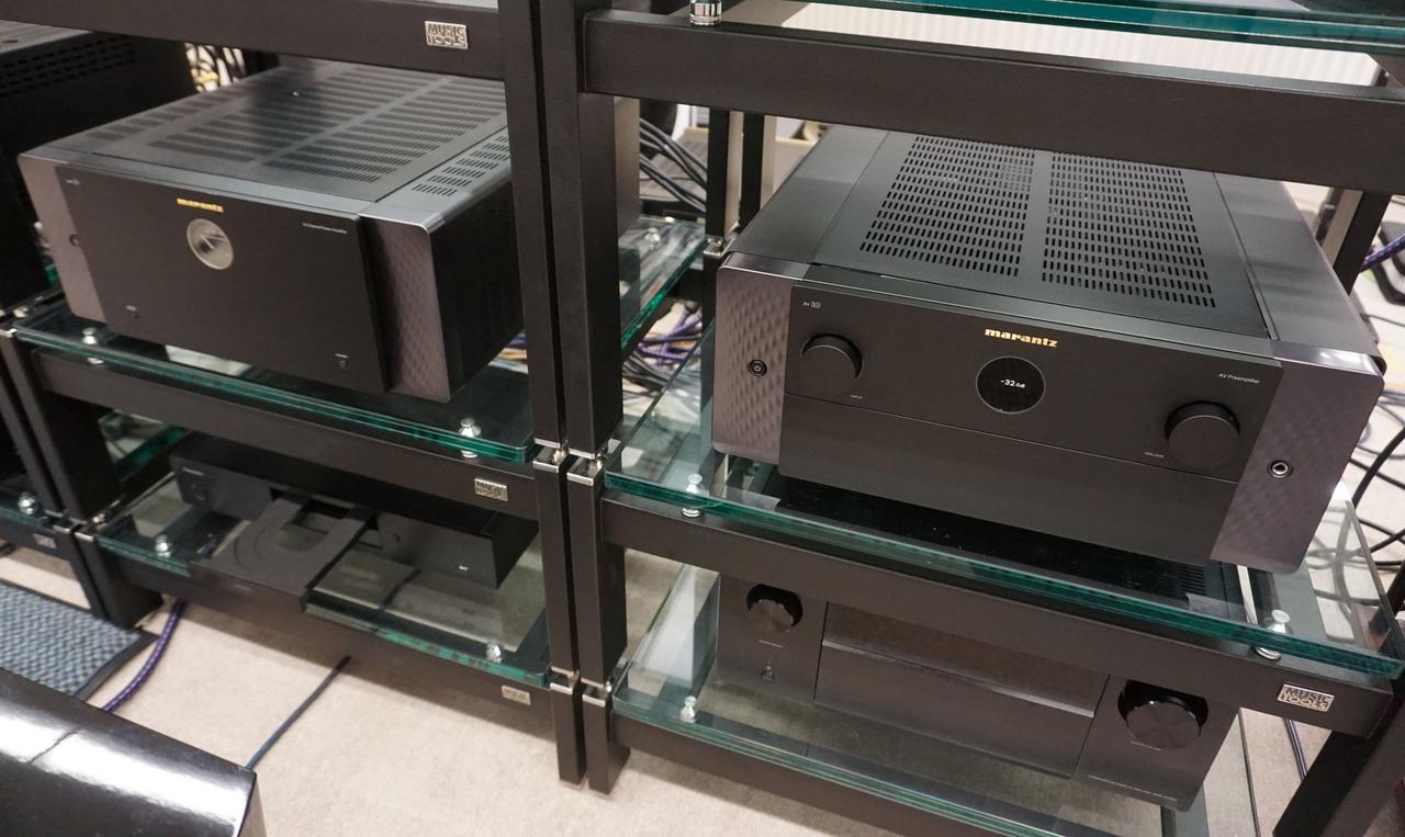 画像: AVセンターはマランツのセパレート型「AV10」＋「AMP10」を使用。9.4.6スピーカーを2台のエレクトロニクスで鳴らすシンプルな構成となった