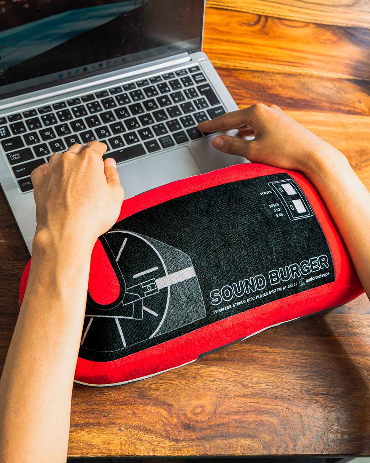 画像2: オーディオテクニカ、公式オンラインストア5周年記念キャンペーン開催！　人気の「サウンドバーガー」をモチーフにしたクッションをプレゼント