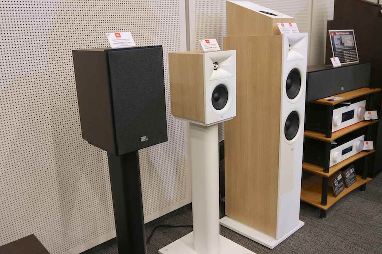 画像: ホームシアターなどでの活用を考慮したStage2シリーズのスピーカー。左から「Stage250B」（￥55,000／ペア）、「Stage240B」（￥40,700／ペア）、イネーブルド／ハイトスピーカーの「Stage240H」（￥55,000／ペア）とフロア型の「Stage260F」（￥68,200／1本）