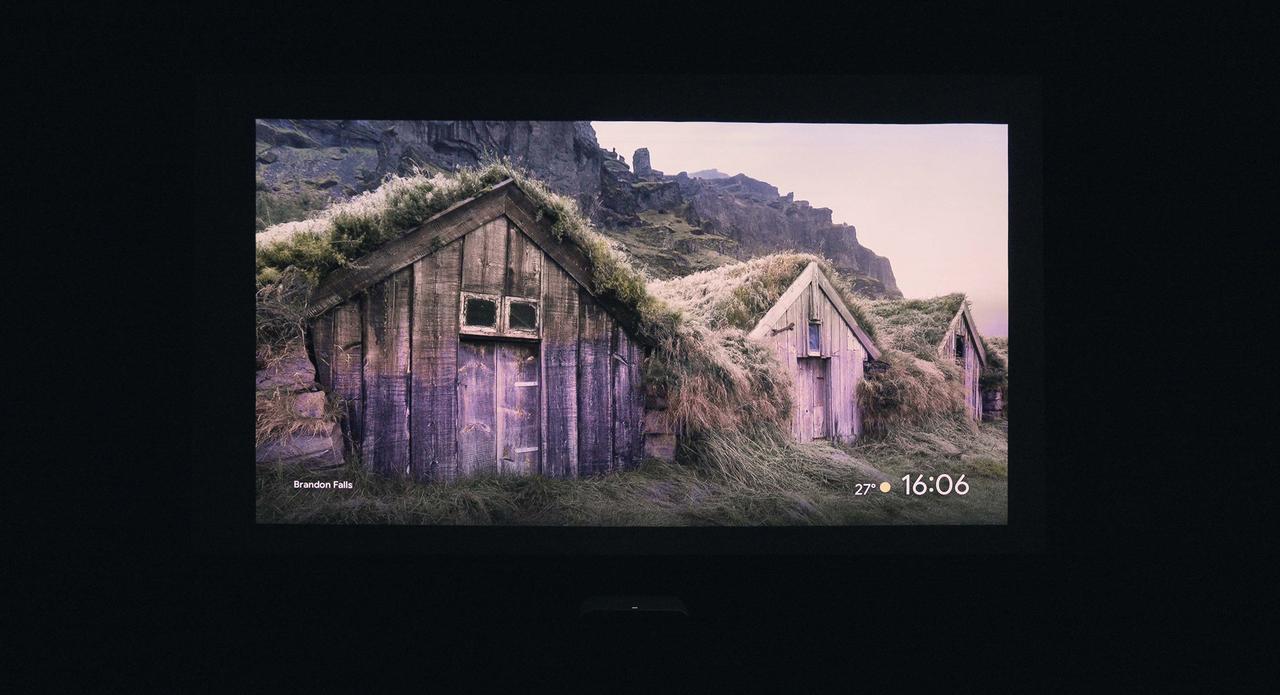 画像: 「画像の平坦化」機能を使って補正した状態。スクリーン右上の歪みがほとんど解消されている