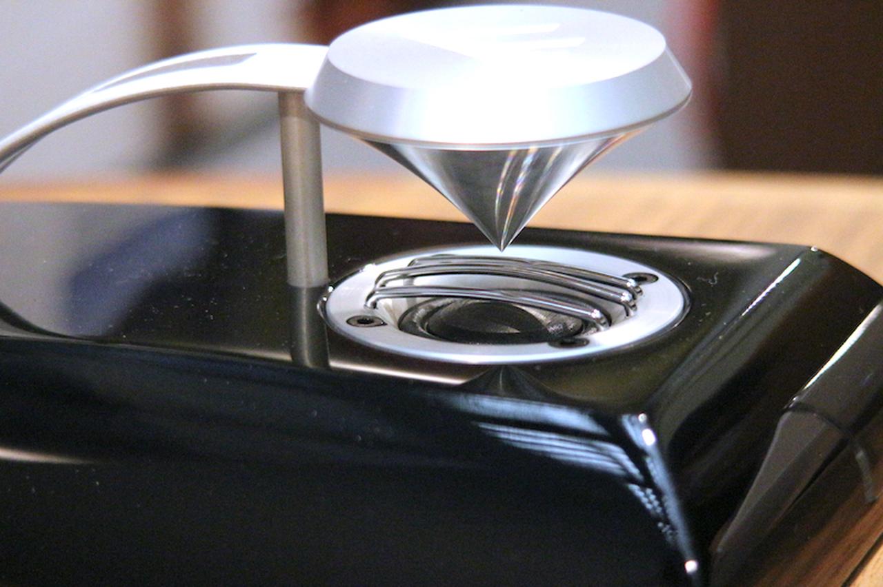 画像: 「SUPER TRAX」のドライバーには、新素材のTPCD（Thin Ply Carbon Diaphragm薄層カーボンダイヤフラム）というドーム型振動板を採用、再生限界を60kHzまで拡大することに成功しているとのこと