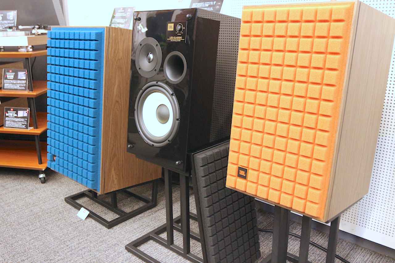 画像: JBL60周年で復刻したClassicシリーズはマーク2にブラッシュアップされた。写真左から、「L100 Classic MkII」（￥704,000／ペア）、「L82 Classic BG」（限定グロスブラック仕様￥385,000／ペア）、「L52 Classic MkII」（￥374,000／ペア）