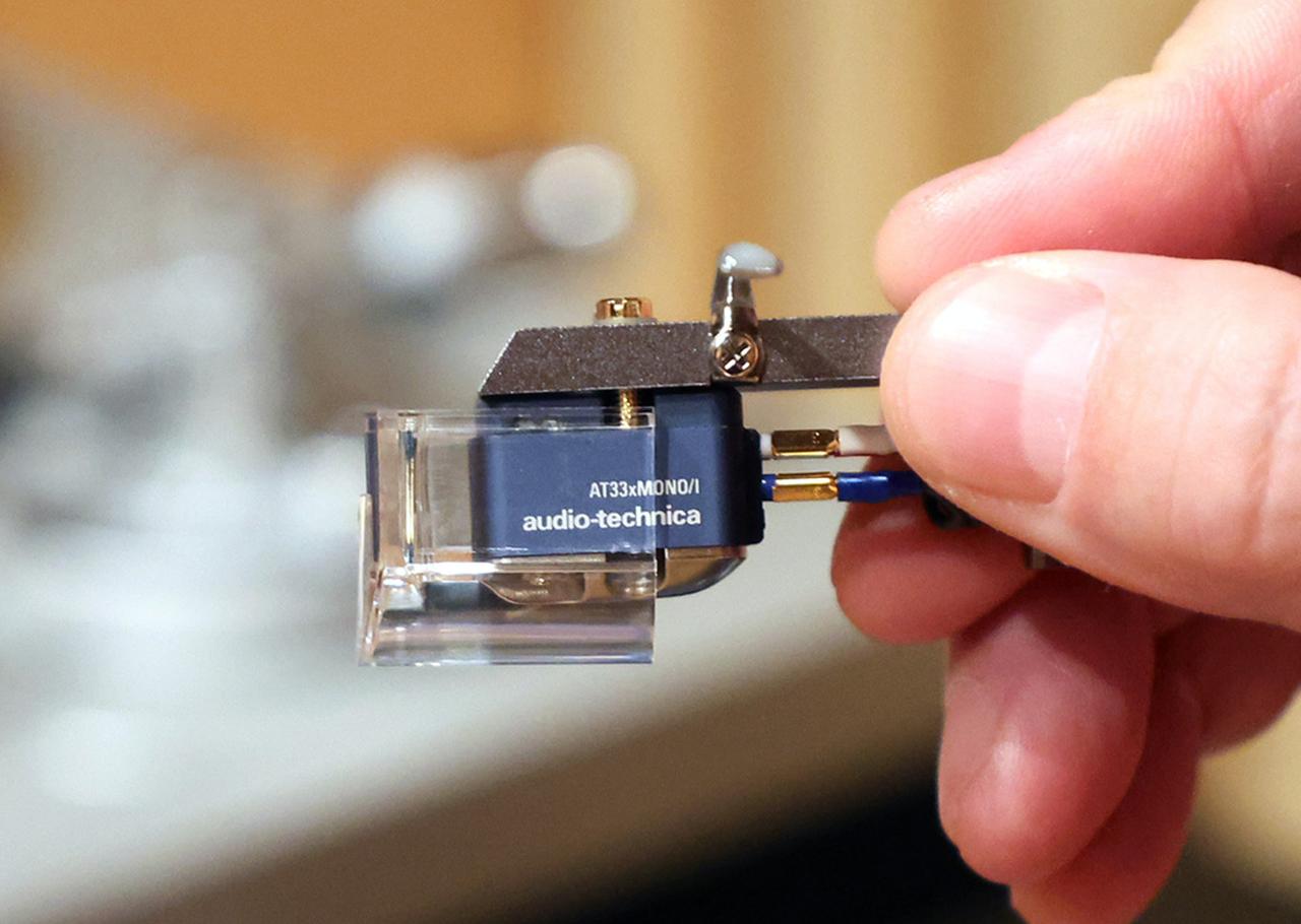 画像: 保護カバーはスライド式