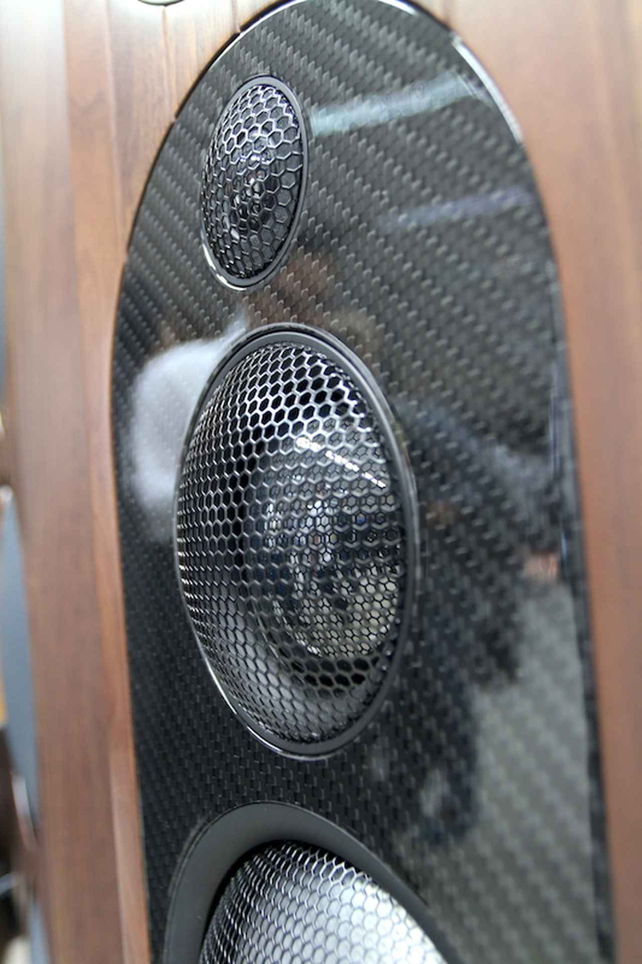 画像: 「Coltrane Supreme Extreme」を構成するスピーカーユニット。画像上が25mmドーム型トゥイーター、下が75mm準ダイヤモンドドーム型アッパーミッドレンジ