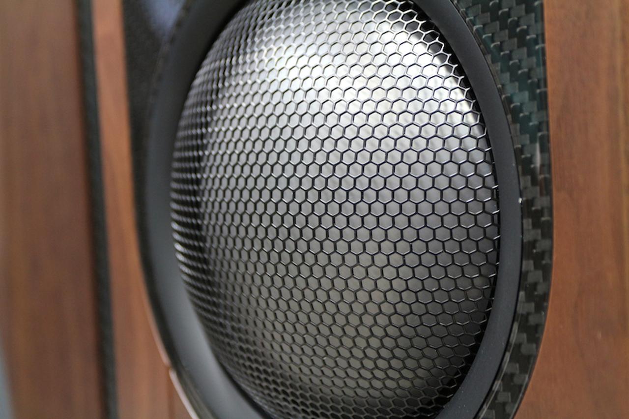 画像: 「Coltrane Supreme Extreme」のローワーミッドレンジは172mmベリリウムドーム型ユニットが搭載されている