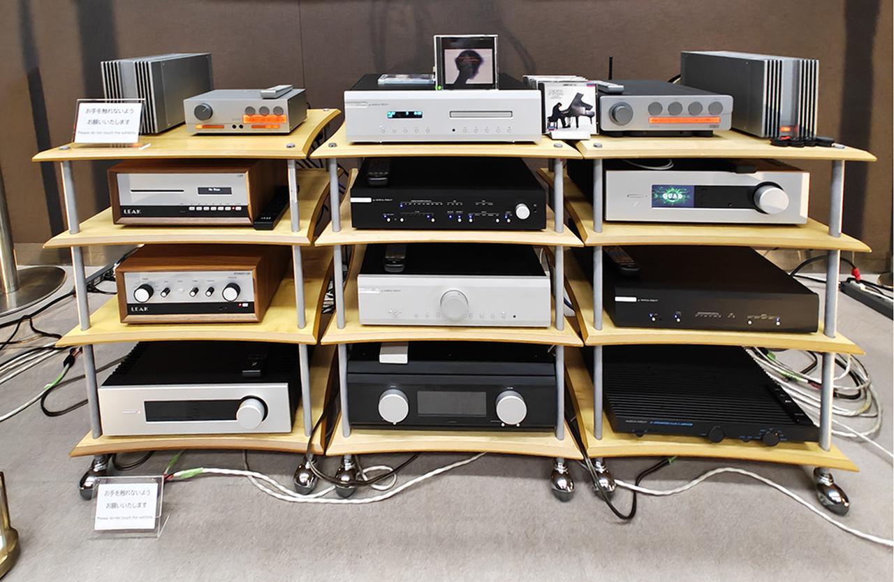 画像: ロッキーインターナショナルで取り扱う各種ブランドが、整然と棚に収められていた