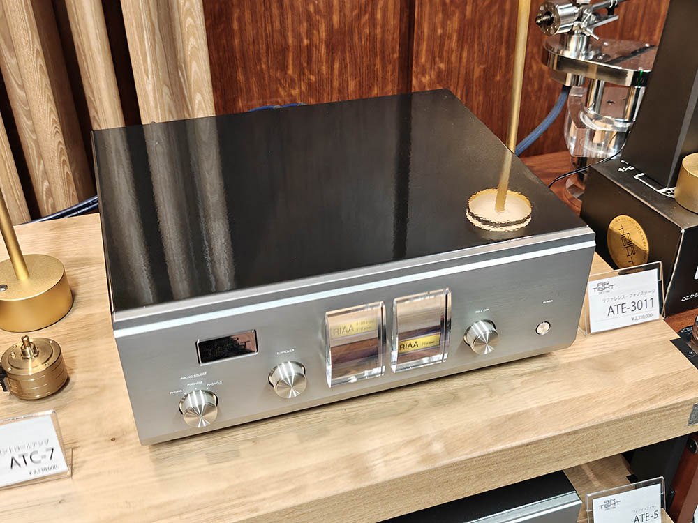 画像: エアータイトのフォノステージ「ATE-3011」(価格:¥1,628,000・税込※完全受注生産)
