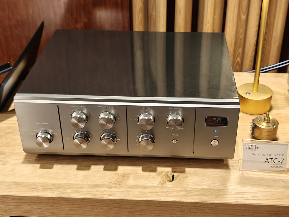 画像: エアタイトのコントロールアンプ「ATC-7」(価格:¥2,420,000・税込)