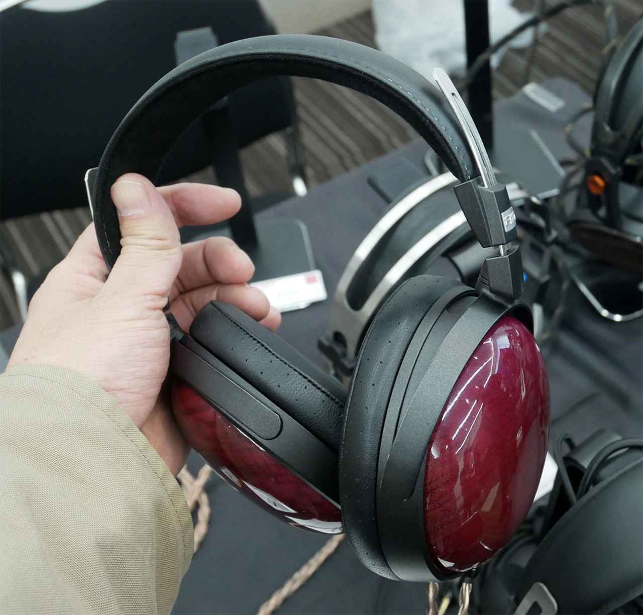 画像: 「FT13」は60mmドライバー搭載で、W字型振膜、U字型ダンピングチューブといった独自の音響設計を組み合わせている