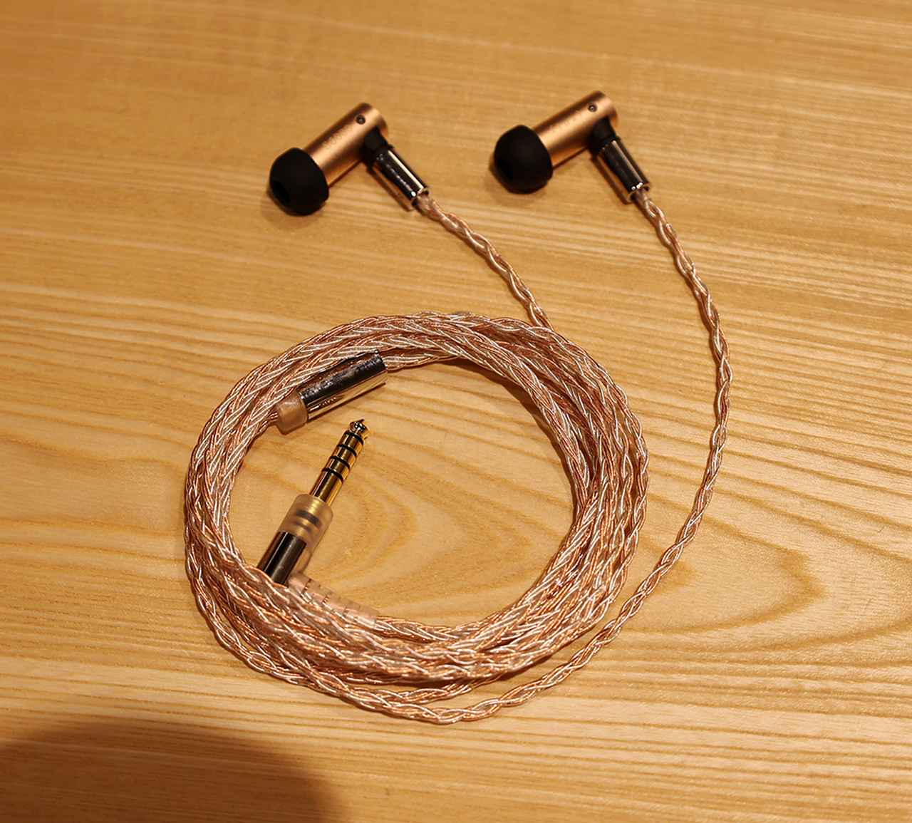 画像: ▲有線イヤホン「S6000」