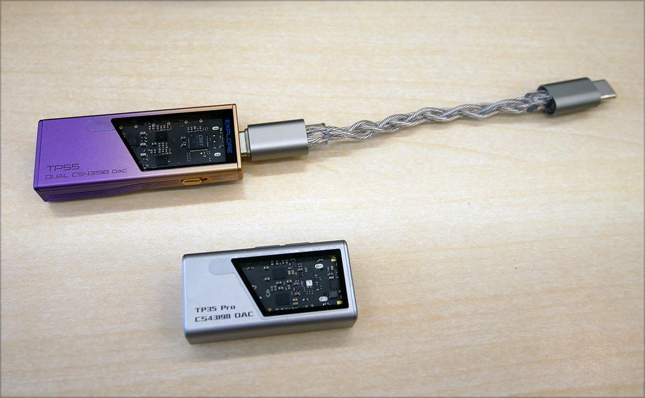 画像: DAC内蔵ポータブルアンプもラインナップしている。左の「TP55Pro」は最大768kHz/32ビット、右の「TP35」は384kHz/32ビットの再生に対応する