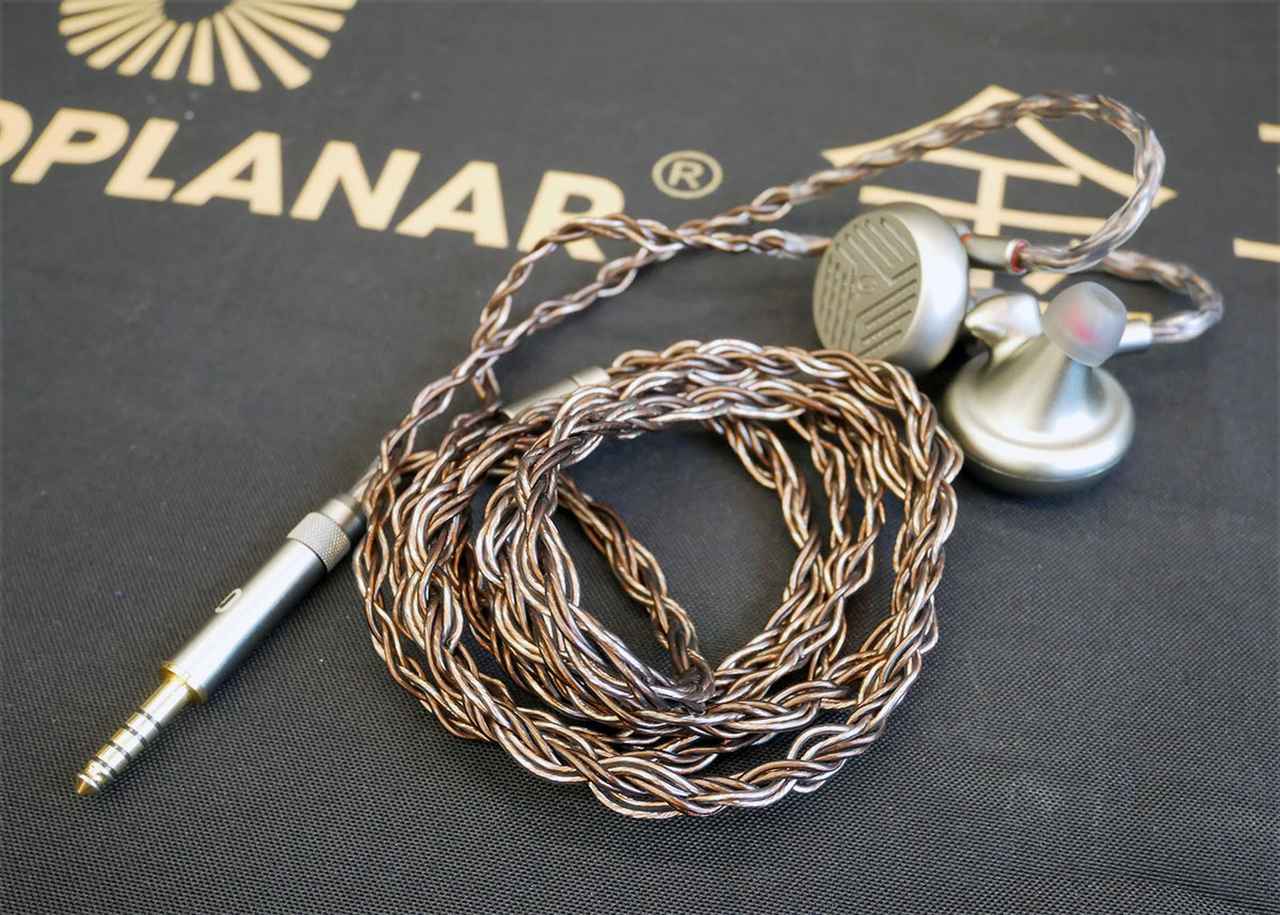 画像: 28mmドライバーを搭載した「GL30」は、声の再現が自然でサイズを超える低音感を体験させてくれる。この他にAMTドライバー搭載イヤホン「GL-AMT16」やハイエンドヘッドホン「GL3000」もラインナップ