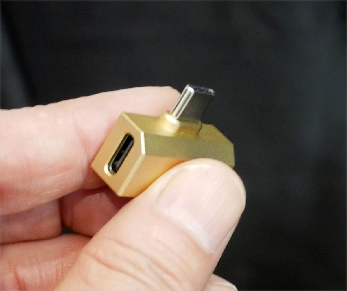 画像: 充電も可能なUSB Type-Cコネクターを搭載した「TINY A」