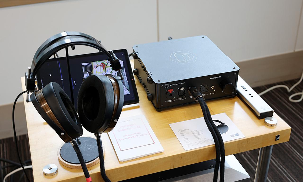 画像: ▲取り扱いSoltanus Asousticsのヘッドホン「Euridiche SX」とヘッドホンアンプ「mezzfoforte II」。静電用だが、一般的なダイナミック型ヘッドホンにも使えるそう。価格は100万円ほどという。発売は未定