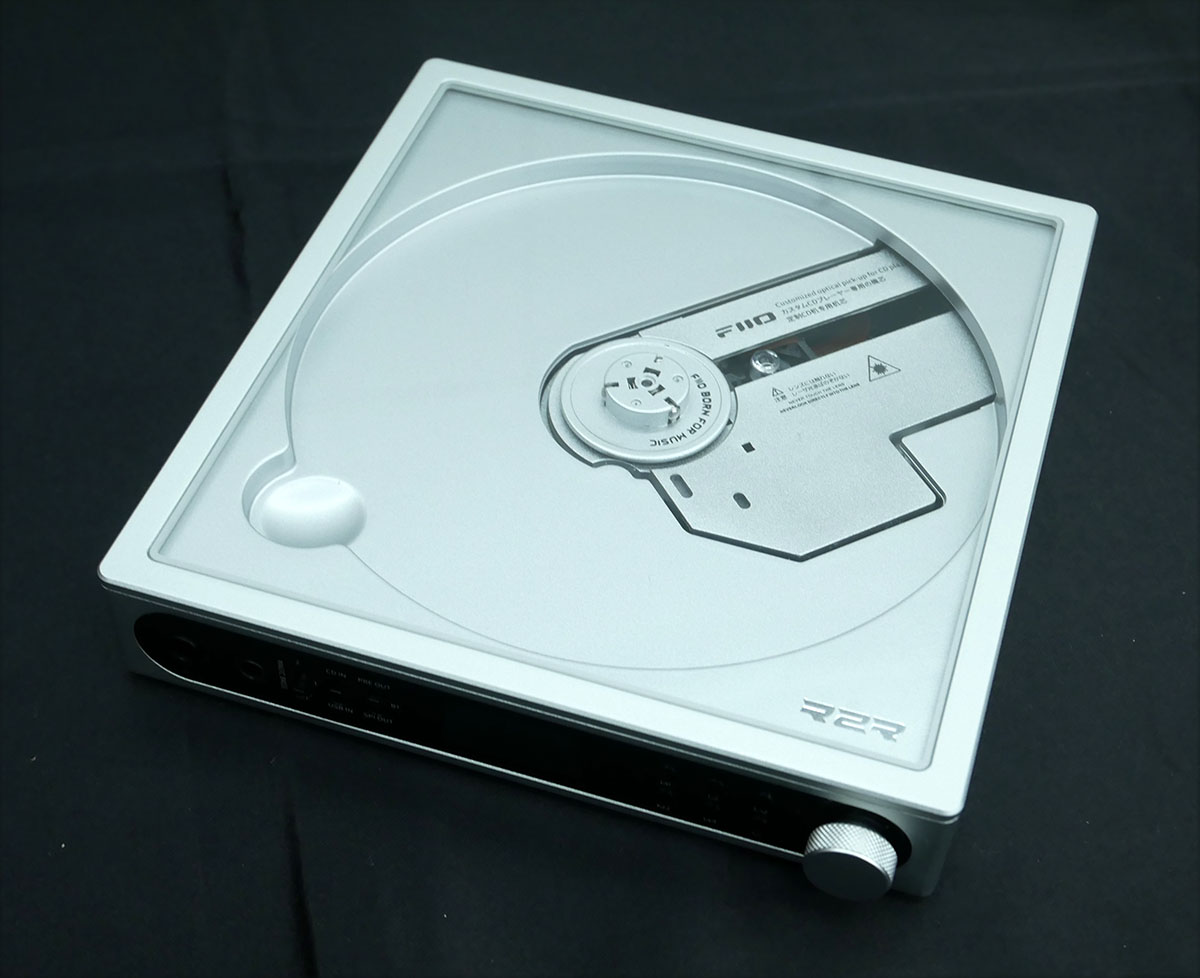 画像: 「DM15 R2R」はUSB Type-C入力、3.5mmアナログ出力(同軸デジタル/光出力兼用)、4.4mmバランス出力を搭載