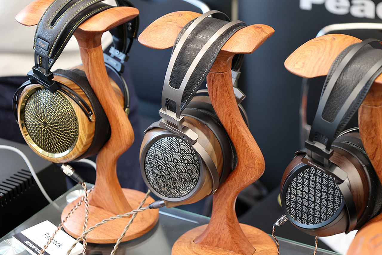 画像: ▲中央が新製品の「Egret」