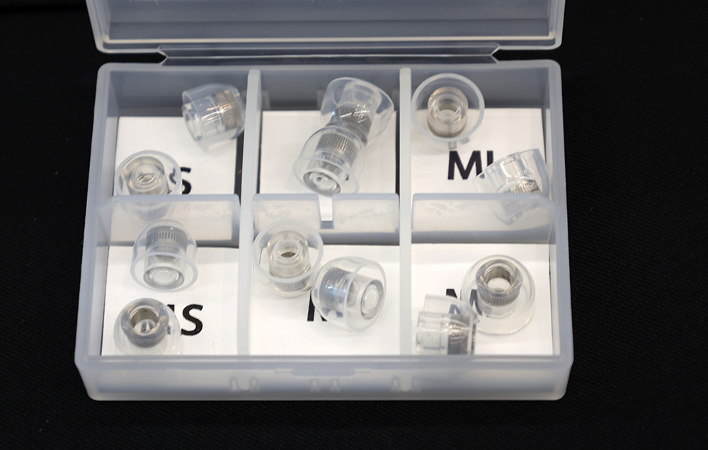 画像8: 【秋のヘッドフォン祭2025　リポート06】Bowers ＆ Wilkinsは新旧ワイヤレスヘッドホンの聴き比べも展開。DENON・Bowers ＆ Wilkins／アユート