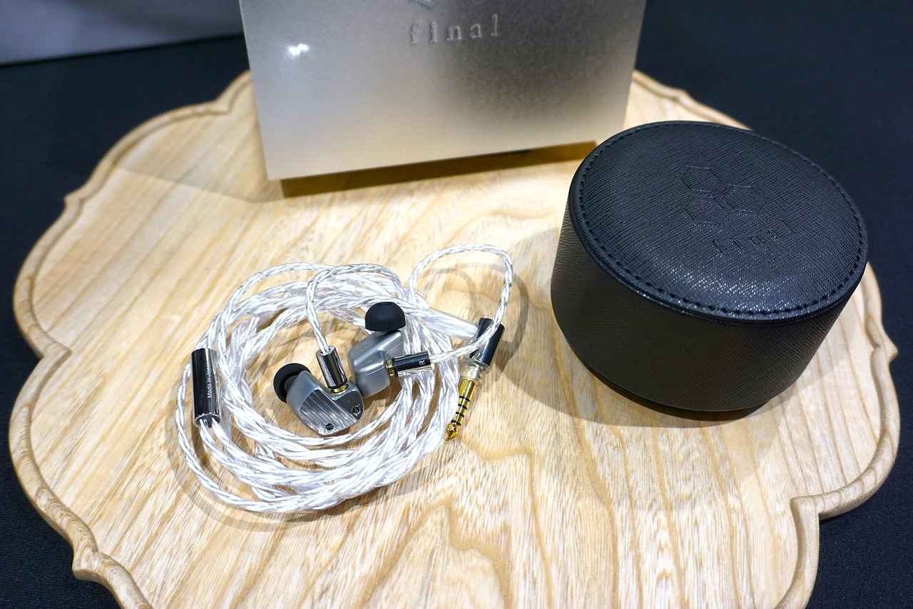 画像: 先月末に発売されたばかりのトゥルーダイヤモンド振動板を搭載したフラグシップイヤホン「A10000」。価格は￥398,000（税込）