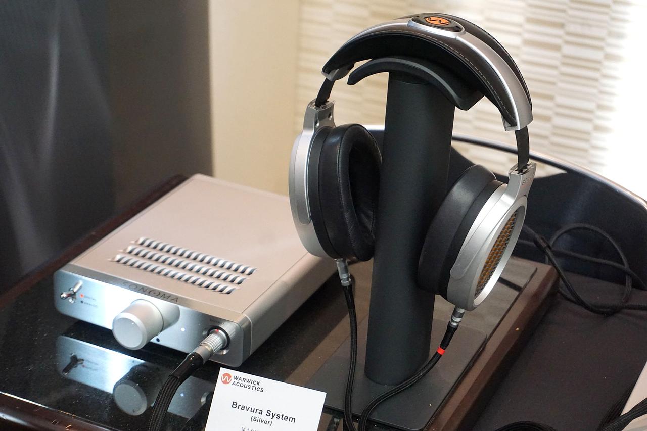 画像: WARWICKの静電型ヘッドホンシステム「Bravura System」。価格はヘッドホンとヘッドホンアンプのセットで￥1,067,000（税込）