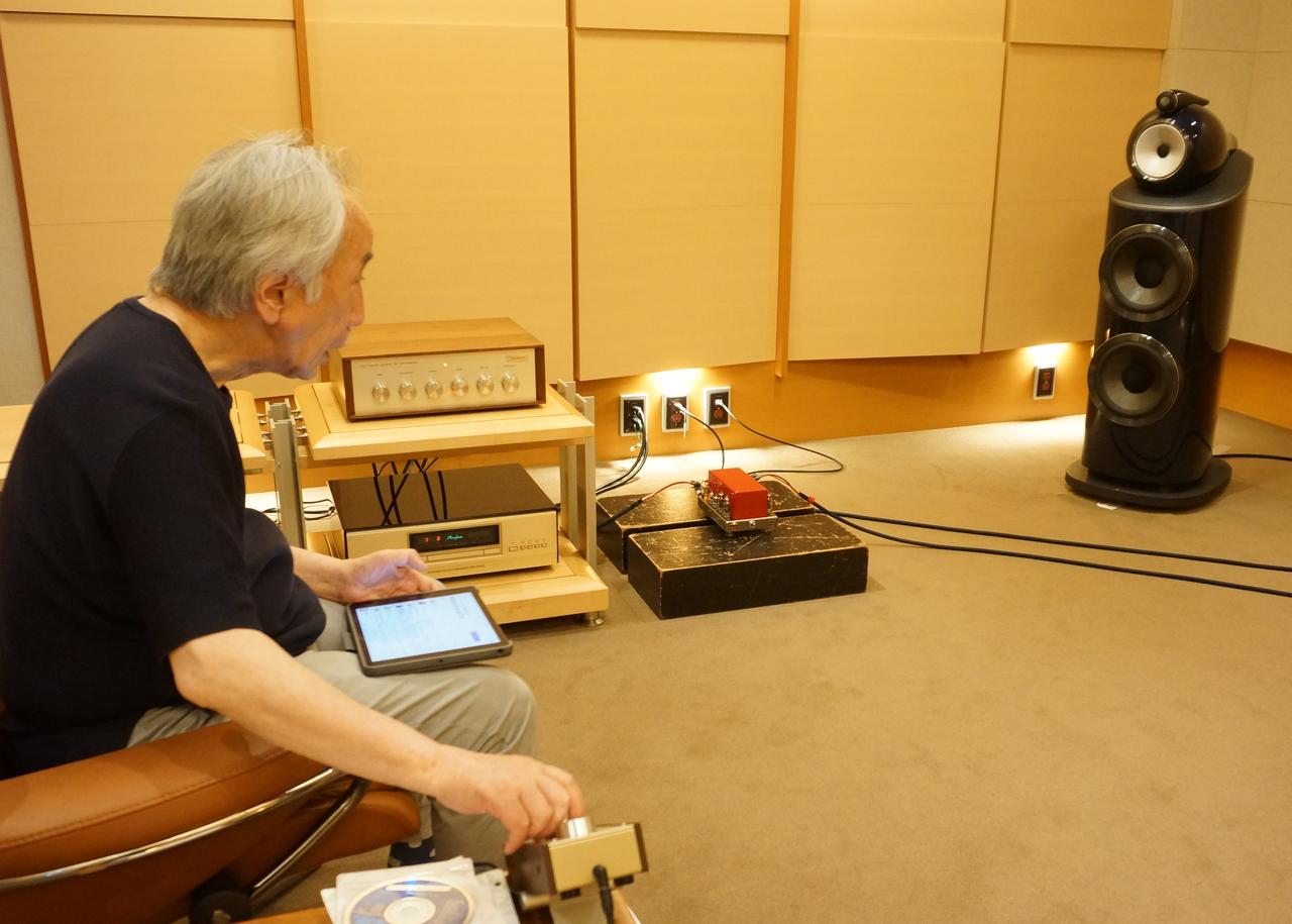 画像: 大型モニタースピーカーのB&W 801D4 Signatureで試聴した。プリアンプにウエスギU・BROS280Rを組み合わせ、デジタルディスクはSACD/CDトランスポート＋D/AコンバーターのアキュフェーズDP1000＋DC1000で聴いている。