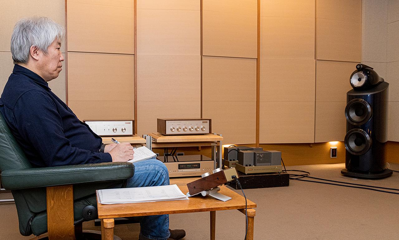 画像: 試聴はシャーシとトランスケースの塗装が通常仕様のウエスギU・BROS333OTLで行なった。組み合わせたプリアンプはウエスギU・BROS280R、リファレンス・スピーカーはB&W 801D4シグネチュア。デジタルディスク／ファイルの再生にはSACD/CDトランスポートとD/AコンバーターのアキュフェーズDP1000＋DC1000の組合せとDELAのNAS N1-S38-Jを使っている。