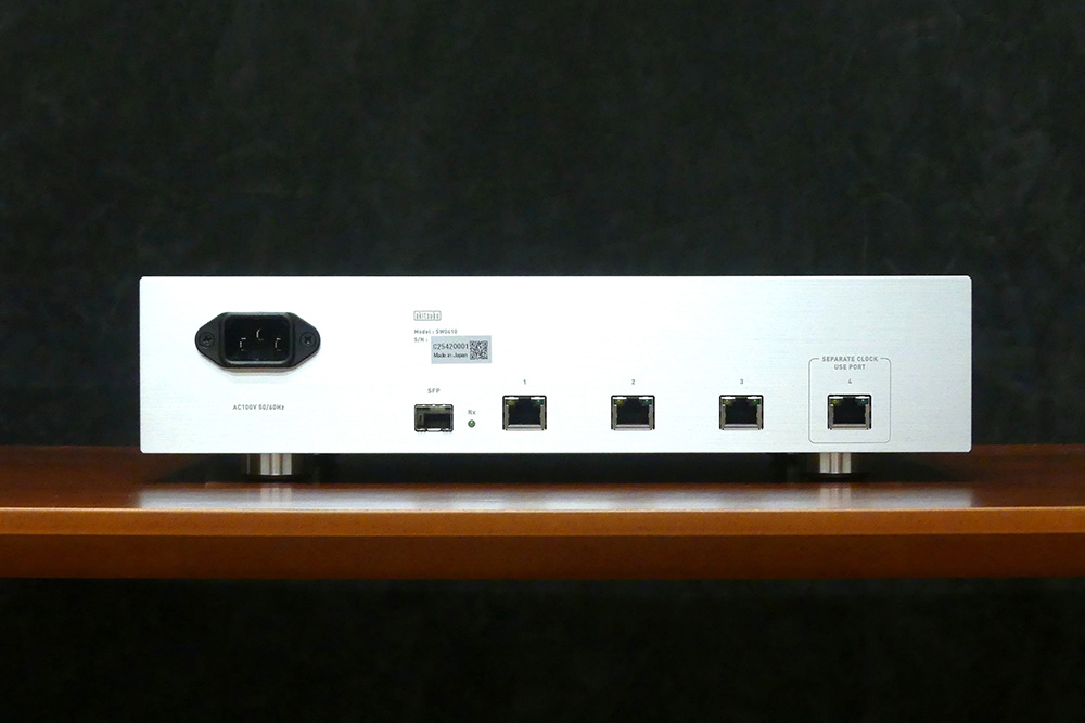 画像2: 秋山通信工業、ネットワークオーディオ用SFPポート付き4ポートスイッチングハブ「SW0410」を発売!複数のポートハブにも関わらず大幅に音質改善を実現