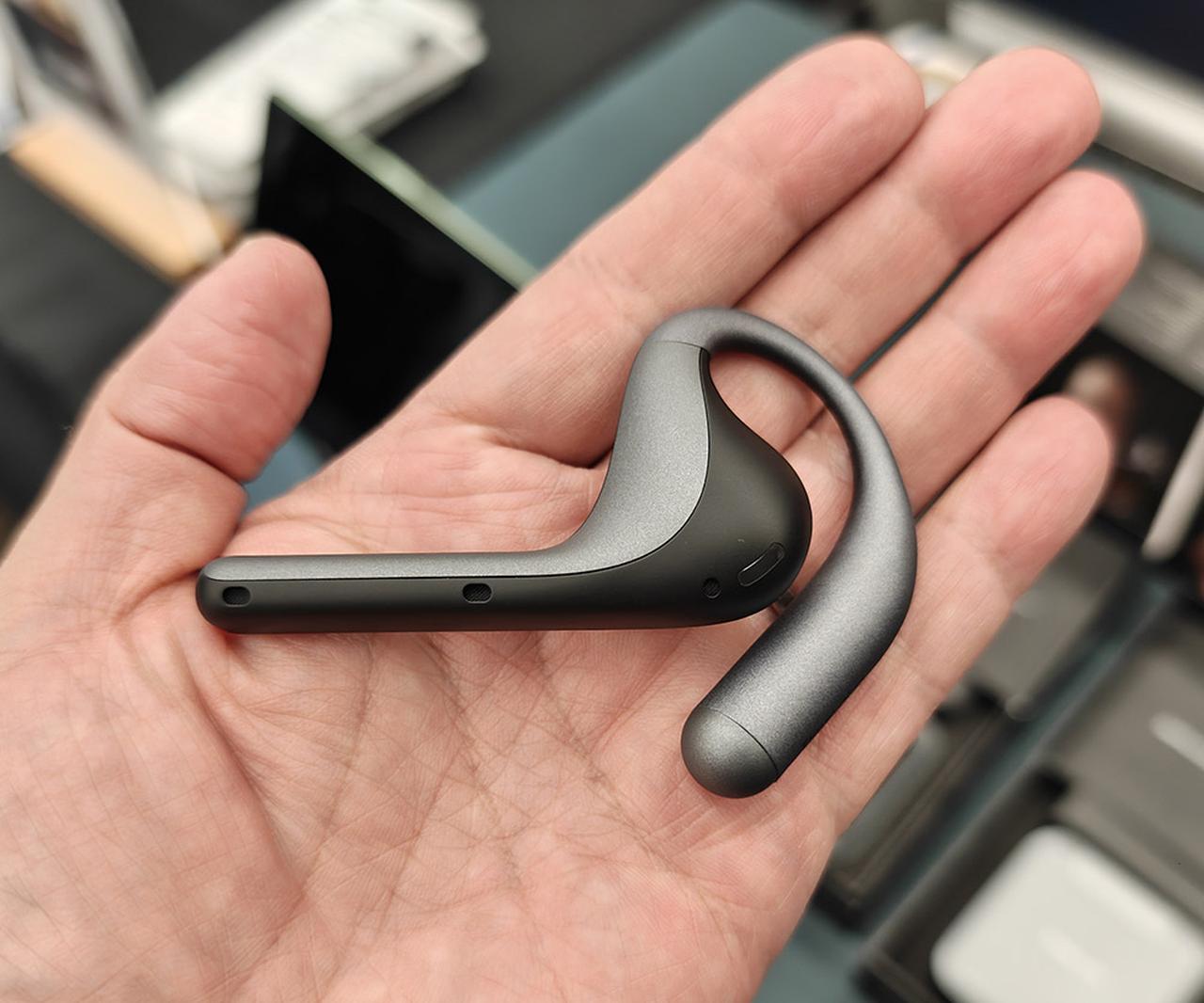 画像: イヤホンしては、そこそこの大きさになるが、実際に装着してみると、耳にフィットするので、重さは感じない