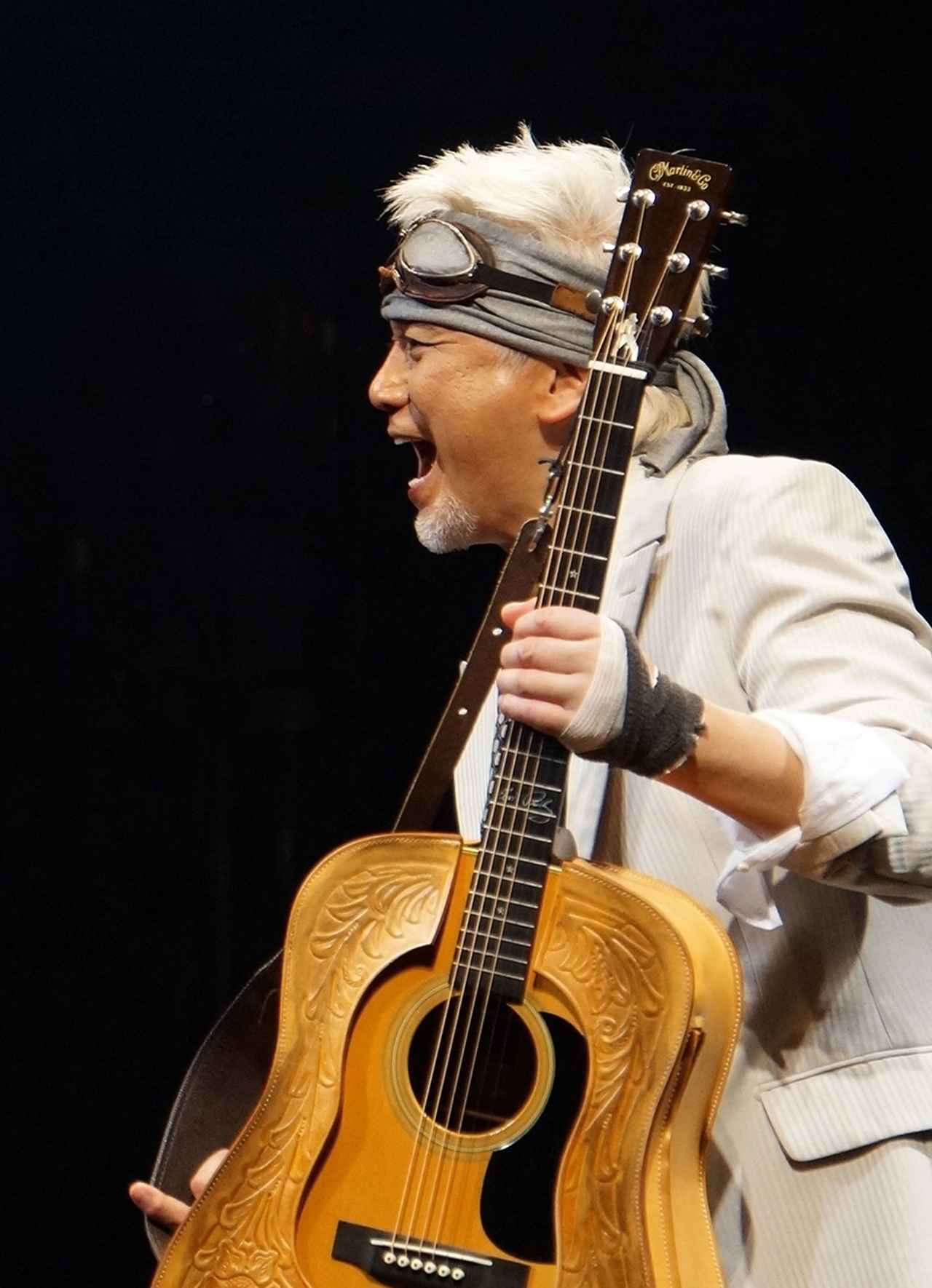 画像: 「玉置浩二」と“故郷”楽団による人気コンサートシリーズをWOWOWで2026年1月より2カ月連続で放送＆配信！　“郷愁”を歌い上げる奇跡のステージ