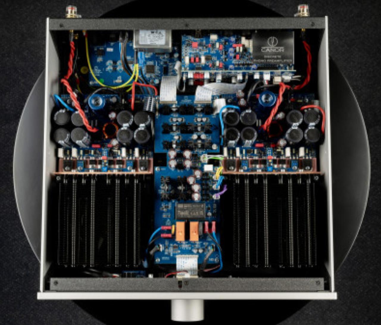 画像3: カノア・オーディオから、完全差動バランス型ハイブリッド真空管プリメインアンプ「VIRTUS A3」がデビュー。USB端子は最大768kHz/32ビットのPCMとネイティブDSD512をサポート