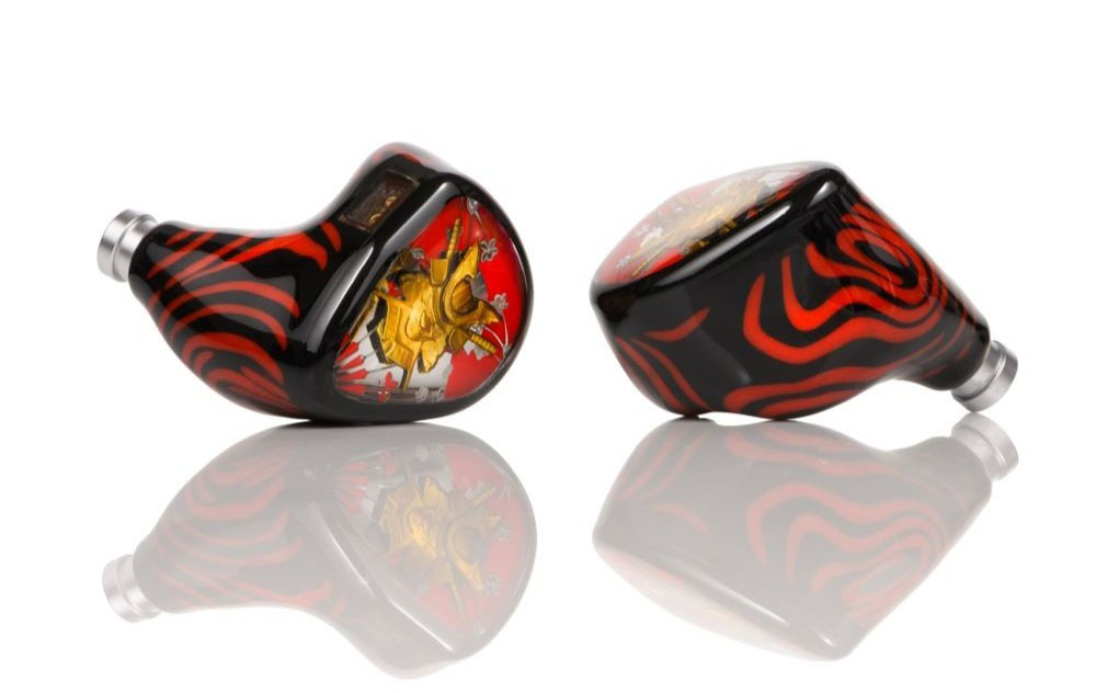 画像1: 浮世絵に描かれた将軍の姿に着想を得た、クアッドブリッド13ドライバー構成IEM「Shogun」が11月22日に発売。サムライ精神を宿し、力・精度・芸術性を融合した圧倒的な存在感を放つ